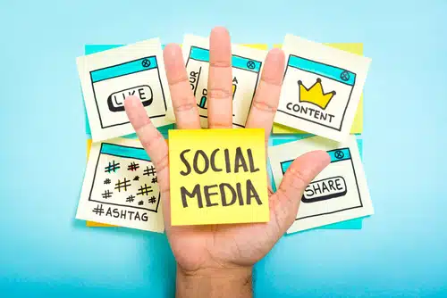 hand with post-it that says social media